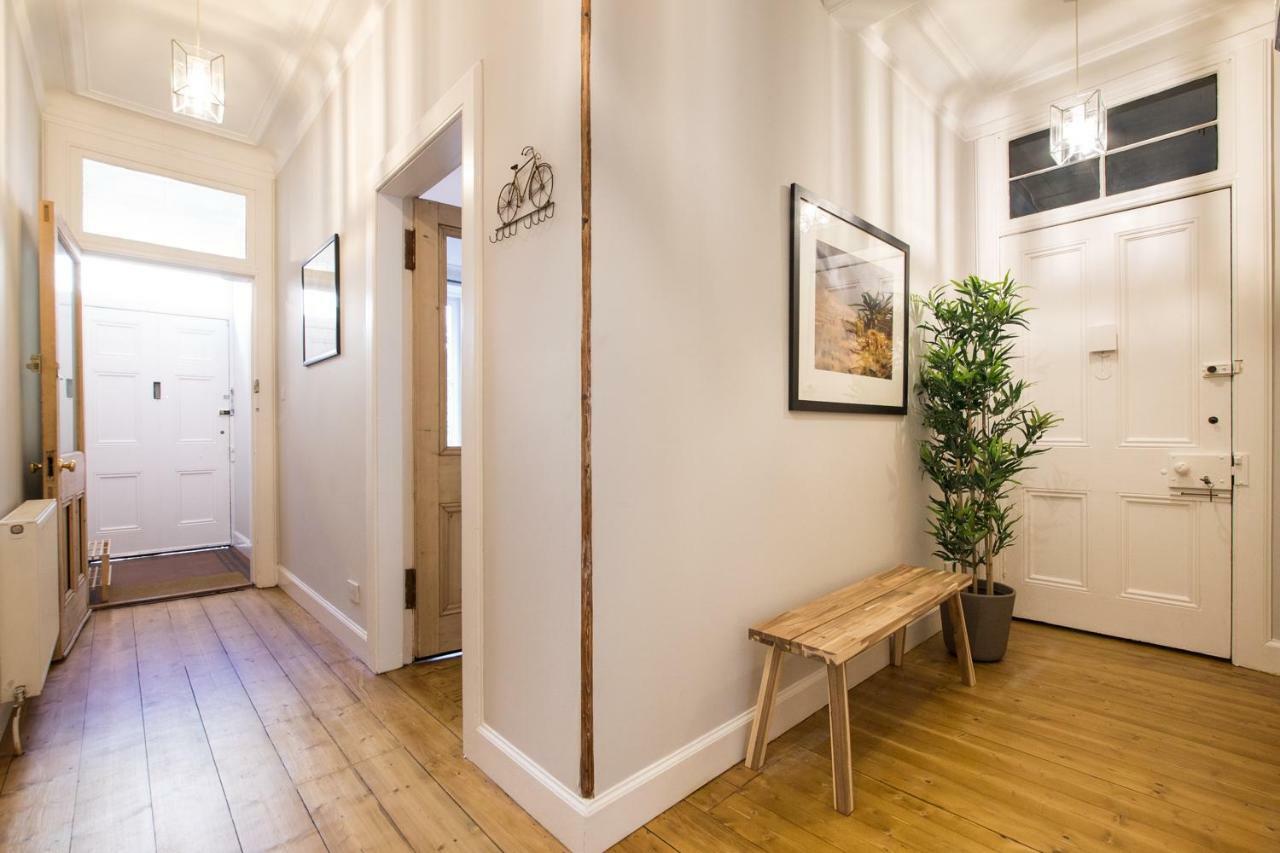 Beautiful, Traditional 2 Bedroom Main Door Flat, Edinburgh